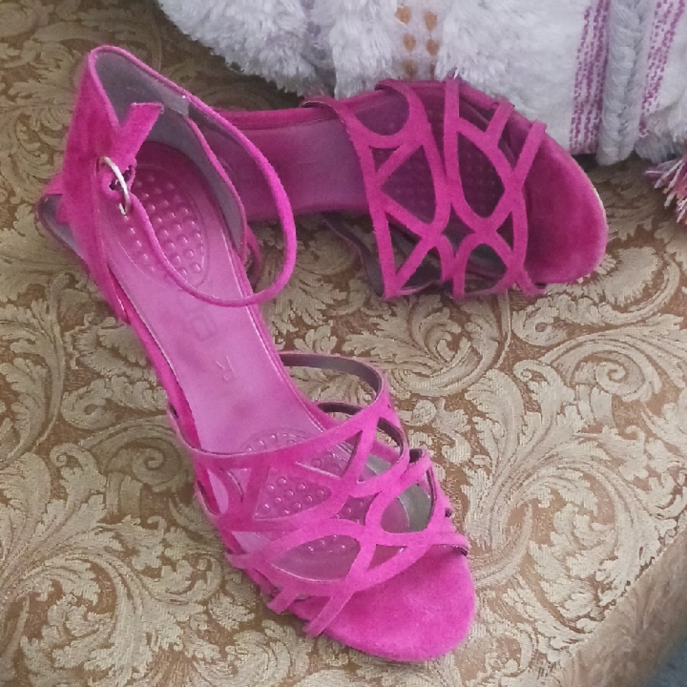 FUSCHIA ANKLE STRAP OPEN TOE HEELS SIZE 8